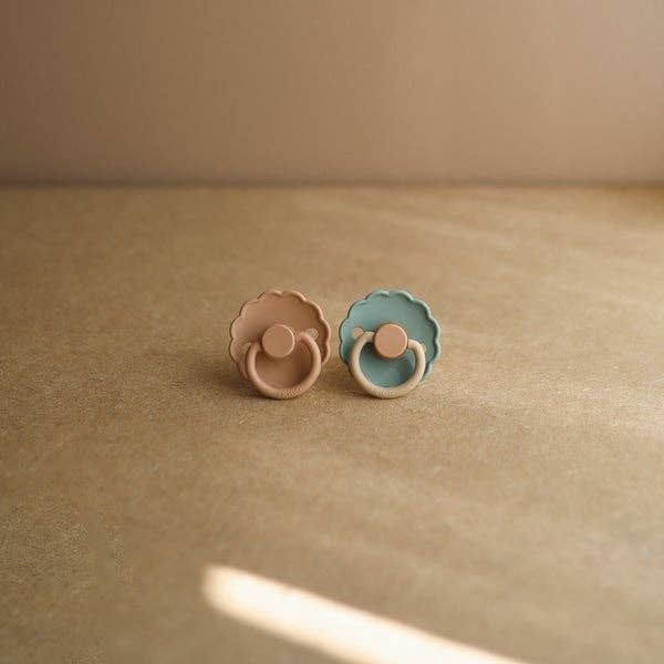 FRIGG Daisy pacifier, Rose Gold: 0-6 months