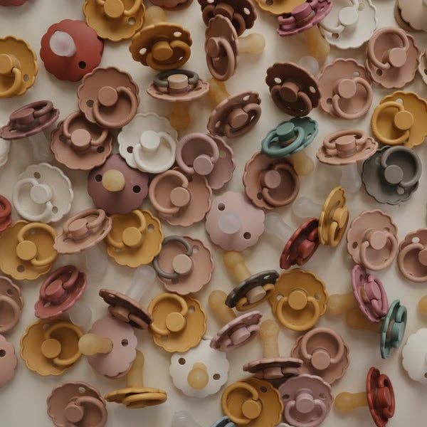 FRIGG Daisy pacifier, Rose Gold: 0-6 months