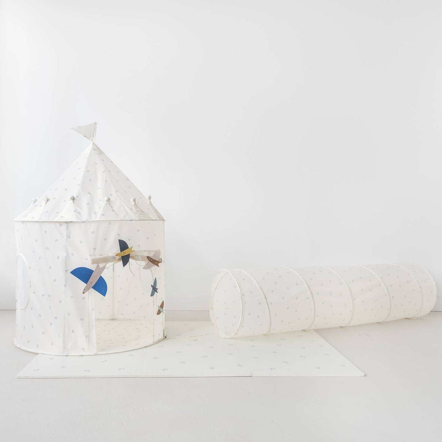 3 Sprouts Kids Play Tunnel with Eco-Friendly Recycled Fabric: Blueberry Ivory