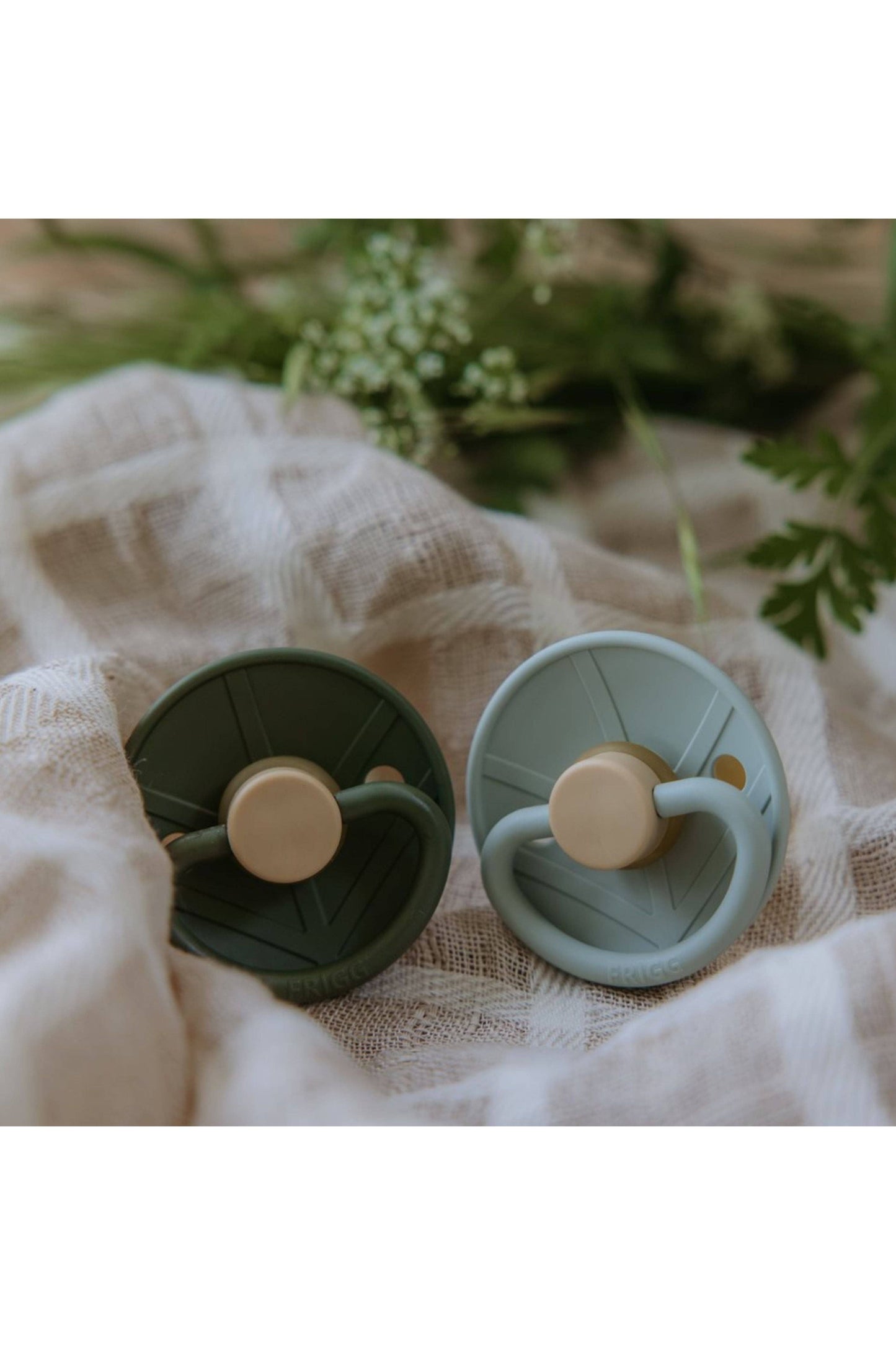 FRIGG Little Viking pacifier, Olive: 0-6 months