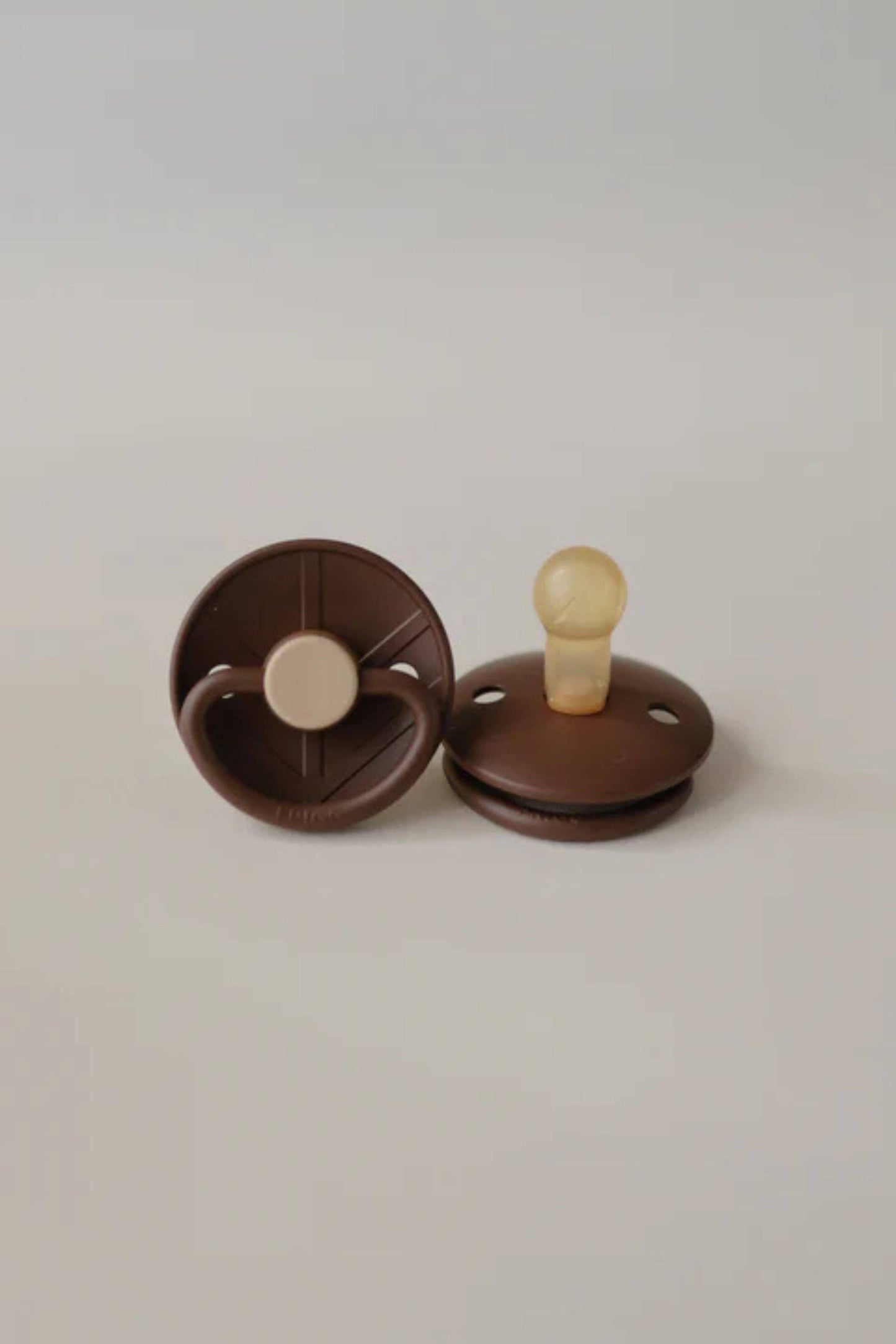 FRIGG Little Viking pacifier, Cocoa: 0-6 months